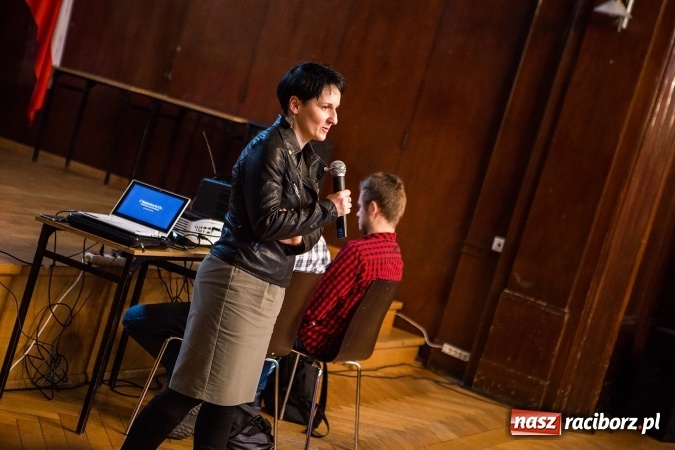 Zdjęcie w galerii na portalu naszraciborz.pl: Z Kasprowicza do CSI. Spotkanie z kryminalistykiem w I LO wiadomości z regionu