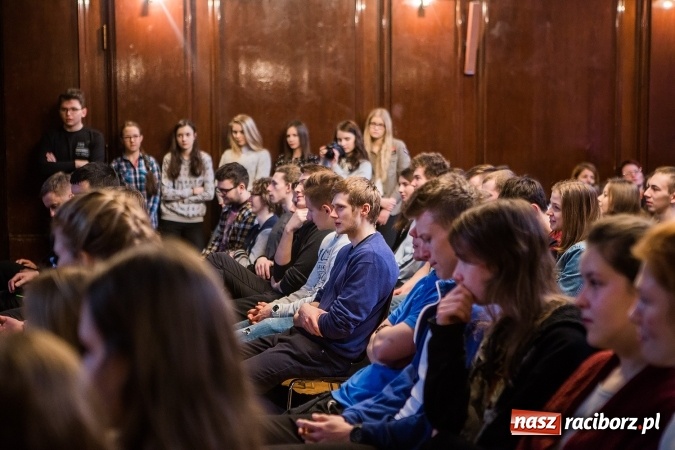 Zdjęcie w galerii na portalu naszraciborz.pl: Z Kasprowicza do CSI. Spotkanie z kryminalistykiem w I LO wiadomości z regionu