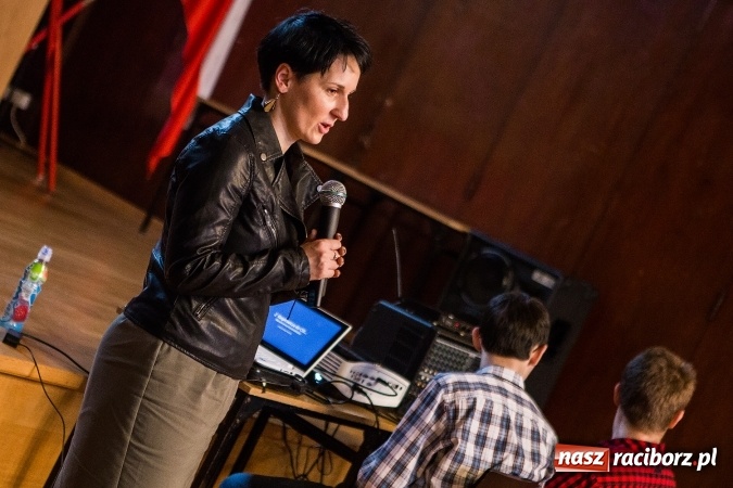 Zdjęcie w galerii na portalu naszraciborz.pl: Z Kasprowicza do CSI. Spotkanie z kryminalistykiem w I LO wiadomości z regionu