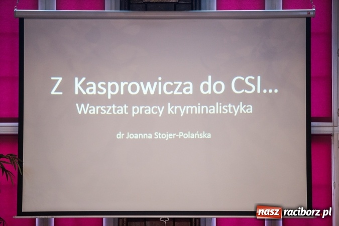 Zdjęcie w galerii na portalu naszraciborz.pl: Z Kasprowicza do CSI. Spotkanie z kryminalistykiem w I LO wiadomości z regionu