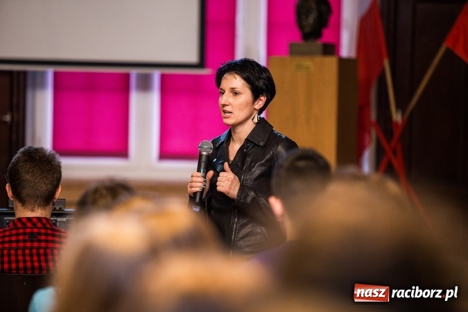 Zdjęcie w galerii na portalu naszraciborz.pl: Z Kasprowicza do CSI. Spotkanie z kryminalistykiem w I LO wiadomości z regionu