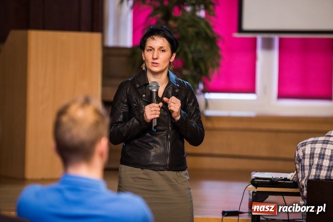 Zdjęcie w galerii na portalu naszraciborz.pl: Z Kasprowicza do CSI. Spotkanie z kryminalistykiem w I LO wiadomości z regionu