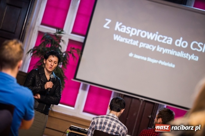 Zdjęcie w galerii na portalu naszraciborz.pl: Z Kasprowicza do CSI. Spotkanie z kryminalistykiem w I LO wiadomości z regionu