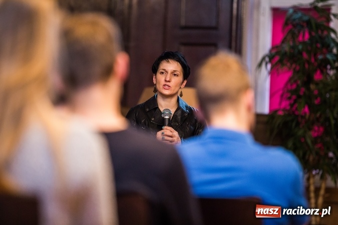 Zdjęcie w galerii na portalu naszraciborz.pl: Z Kasprowicza do CSI. Spotkanie z kryminalistykiem w I LO wiadomości z regionu