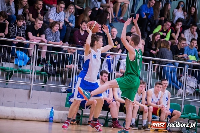 Zdjęcie w galerii na portalu naszraciborz.pl: Koszykówka chłopców szkół ponadgimnazjalnych w Arenie Rafako wiadomości z regionu
