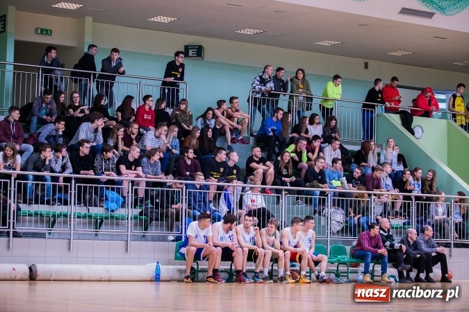 Zdjęcie w galerii na portalu naszraciborz.pl: Koszykówka chłopców szkół ponadgimnazjalnych w Arenie Rafako wiadomości z regionu