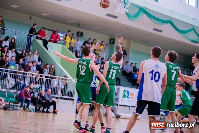 Zdjęcie w galerii na portalu naszraciborz.pl: Koszykówka chłopców szkół ponadgimnazjalnych w Arenie Rafako wiadomości z regionu
