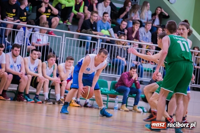 Zdjęcie w galerii na portalu naszraciborz.pl: Koszykówka chłopców szkół ponadgimnazjalnych w Arenie Rafako wiadomości z regionu