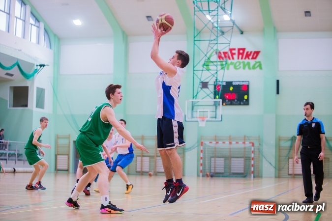 Zdjęcie w galerii na portalu naszraciborz.pl: Koszykówka chłopców szkół ponadgimnazjalnych w Arenie Rafako wiadomości z regionu