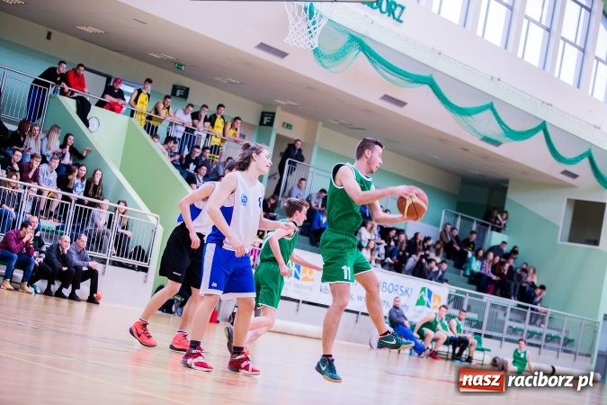 Zdjęcie w galerii na portalu naszraciborz.pl: Koszykówka chłopców szkół ponadgimnazjalnych w Arenie Rafako wiadomości z regionu
