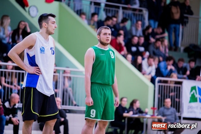 Zdjęcie w galerii na portalu naszraciborz.pl: Koszykówka chłopców szkół ponadgimnazjalnych w Arenie Rafako wiadomości z regionu