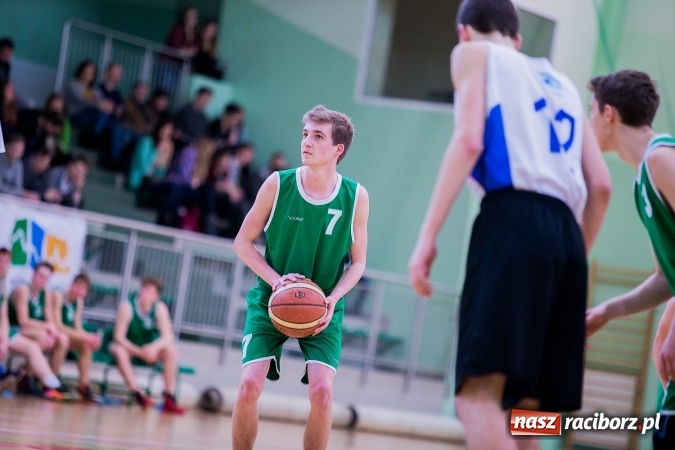 Zdjęcie w galerii na portalu naszraciborz.pl: Koszykówka chłopców szkół ponadgimnazjalnych w Arenie Rafako wiadomości z regionu