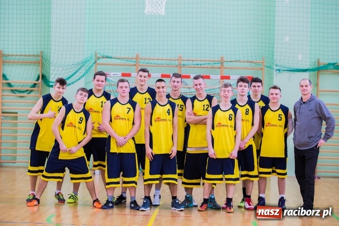 Zdjęcie w galerii na portalu naszraciborz.pl: Koszykówka chłopców szkół ponadgimnazjalnych w Arenie Rafako wiadomości z regionu