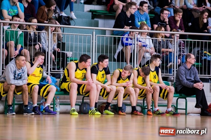Zdjęcie w galerii na portalu naszraciborz.pl: Koszykówka chłopców szkół ponadgimnazjalnych w Arenie Rafako wiadomości z regionu