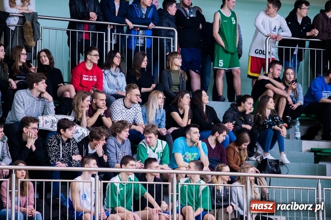 Zdjęcie w galerii na portalu naszraciborz.pl: Koszykówka chłopców szkół ponadgimnazjalnych w Arenie Rafako wiadomości z regionu