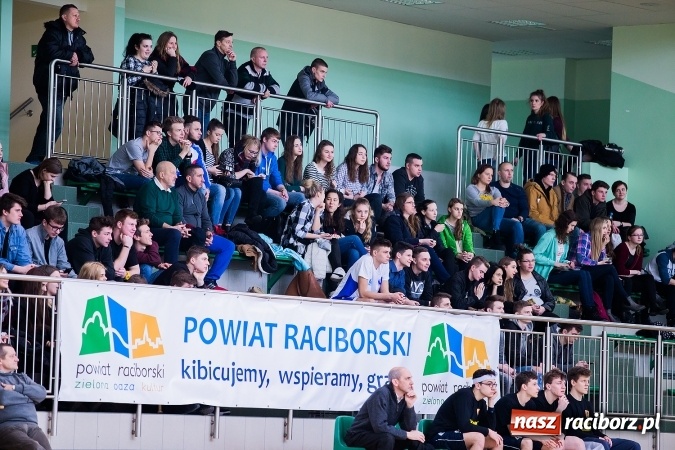 Zdjęcie w galerii na portalu naszraciborz.pl: Koszykówka chłopców szkół ponadgimnazjalnych w Arenie Rafako wiadomości z regionu