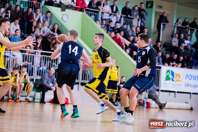 Zdjęcie w galerii na portalu naszraciborz.pl: Koszykówka chłopców szkół ponadgimnazjalnych w Arenie Rafako wiadomości z regionu