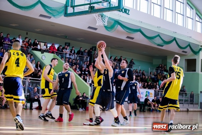 Zdjęcie w galerii na portalu naszraciborz.pl: Koszykówka chłopców szkół ponadgimnazjalnych w Arenie Rafako wiadomości z regionu