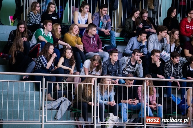 Zdjęcie w galerii na portalu naszraciborz.pl: Koszykówka chłopców szkół ponadgimnazjalnych w Arenie Rafako wiadomości z regionu