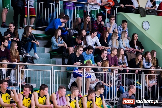 Zdjęcie w galerii na portalu naszraciborz.pl: Koszykówka chłopców szkół ponadgimnazjalnych w Arenie Rafako wiadomości z regionu