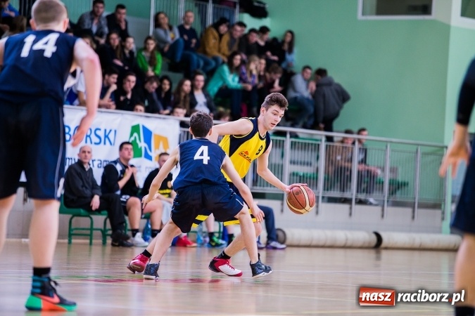 Zdjęcie w galerii na portalu naszraciborz.pl: Koszykówka chłopców szkół ponadgimnazjalnych w Arenie Rafako wiadomości z regionu