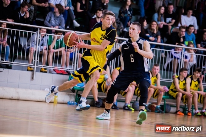 Zdjęcie w galerii na portalu naszraciborz.pl: Koszykówka chłopców szkół ponadgimnazjalnych w Arenie Rafako wiadomości z regionu