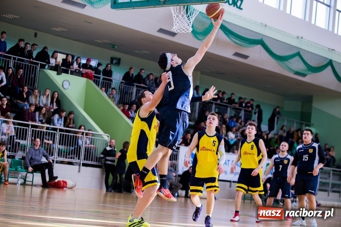 Zdjęcie w galerii na portalu naszraciborz.pl: Koszykówka chłopców szkół ponadgimnazjalnych w Arenie Rafako wiadomości z regionu