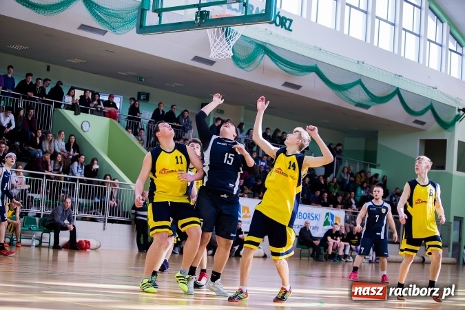 Zdjęcie w galerii na portalu naszraciborz.pl: Koszykówka chłopców szkół ponadgimnazjalnych w Arenie Rafako wiadomości z regionu