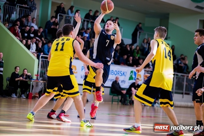 Zdjęcie w galerii na portalu naszraciborz.pl: Koszykówka chłopców szkół ponadgimnazjalnych w Arenie Rafako wiadomości z regionu