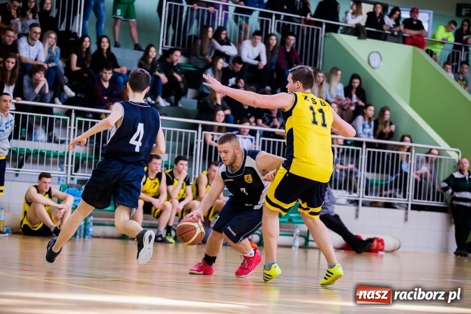 Zdjęcie w galerii na portalu naszraciborz.pl: Koszykówka chłopców szkół ponadgimnazjalnych w Arenie Rafako wiadomości z regionu