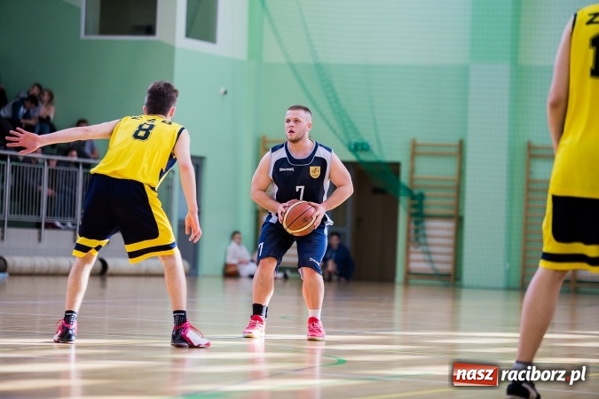 Zdjęcie w galerii na portalu naszraciborz.pl: Koszykówka chłopców szkół ponadgimnazjalnych w Arenie Rafako wiadomości z regionu
