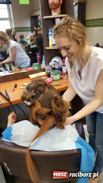 Zdjęcie w galerii na portalu naszraciborz.pl: Stylizacja na Czerwony Dywan, czyli konkurs fryzjerski w CKZiU nr 1 wiadomości z regionu