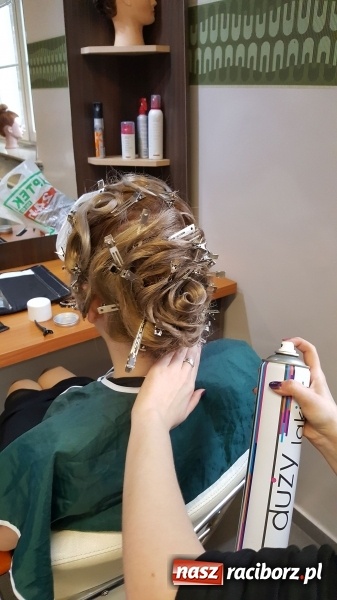 Zdjęcie w galerii na portalu naszraciborz.pl: Stylizacja na Czerwony Dywan, czyli konkurs fryzjerski w CKZiU nr 1 wiadomości z regionu