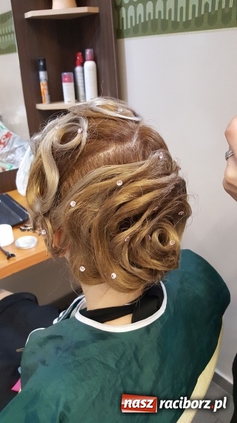 Zdjęcie w galerii na portalu naszraciborz.pl: Stylizacja na Czerwony Dywan, czyli konkurs fryzjerski w CKZiU nr 1 wiadomości z regionu