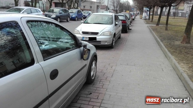 Zdjęcie w galerii na portalu naszraciborz.pl: Z redakcyjnej poczty. Wandalizm przy ul. Chełmońskiego  wiadomości z regionu