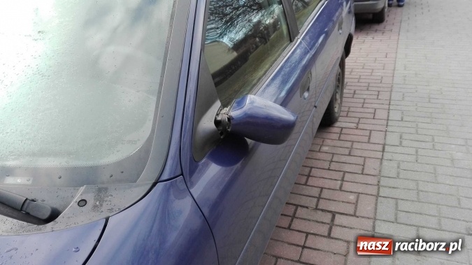 Zdjęcie w galerii na portalu naszraciborz.pl: Z redakcyjnej poczty. Wandalizm przy ul. Chełmońskiego  wiadomości z regionu