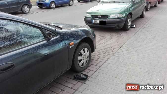 Zdjęcie w galerii na portalu naszraciborz.pl: Z redakcyjnej poczty. Wandalizm przy ul. Chełmońskiego  wiadomości z regionu