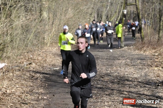 Zdjęcie w galerii na portalu naszraciborz.pl: VI Bieg Twardziela. Piękna pogoda, trudna trasa, rekordowa liczba uczestników wiadomości z regionu