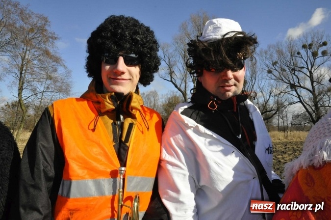 Zdjęcie w galerii na portalu naszraciborz.pl: W parafii Sławików wodzą dziś niedźwiedzia FOTO i WIDEO wiadomości z regionu