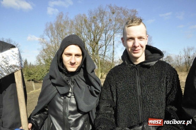 Zdjęcie w galerii na portalu naszraciborz.pl: W parafii Sławików wodzą dziś niedźwiedzia FOTO i WIDEO wiadomości z regionu