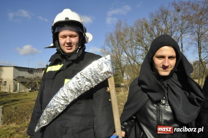 Zdjęcie w galerii na portalu naszraciborz.pl: W parafii Sławików wodzą dziś niedźwiedzia FOTO i WIDEO wiadomości z regionu