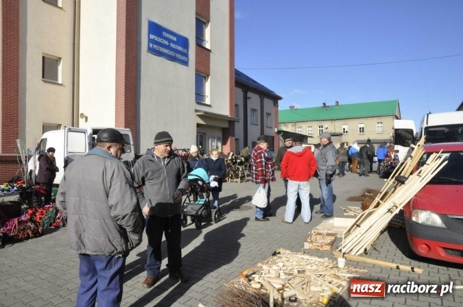 Zdjęcie w galerii na portalu naszraciborz.pl: Pietrowicki targ staroci z coraz większą frekwencją  wiadomości z regionu