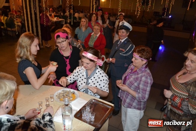 Zdjęcie w galerii na portalu naszraciborz.pl: Powrót do PRL-u, czyli Babski Comber w Jankowicach po raz VI  wiadomości z regionu