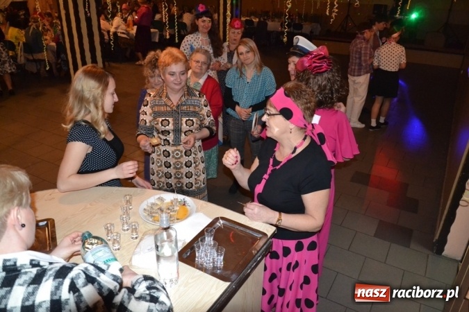 Zdjęcie w galerii na portalu naszraciborz.pl: Powrót do PRL-u, czyli Babski Comber w Jankowicach po raz VI  wiadomości z regionu