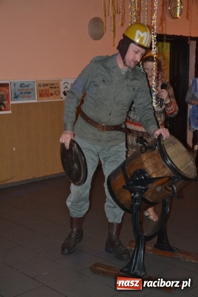 Zdjęcie w galerii na portalu naszraciborz.pl: Powrót do PRL-u, czyli Babski Comber w Jankowicach po raz VI  wiadomości z regionu