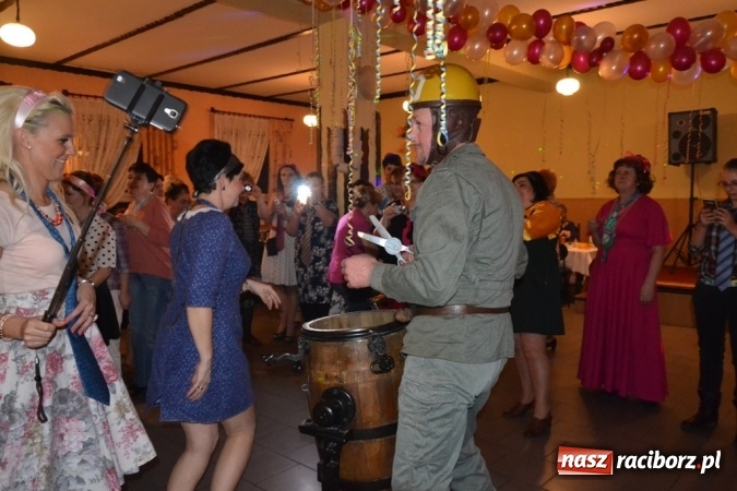 Zdjęcie w galerii na portalu naszraciborz.pl: Powrót do PRL-u, czyli Babski Comber w Jankowicach po raz VI  wiadomości z regionu