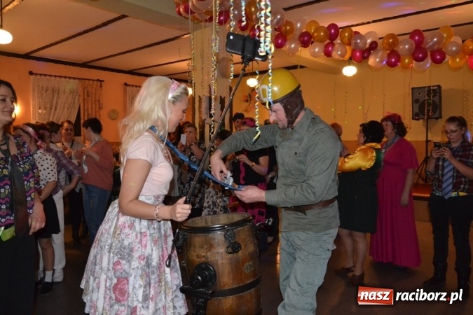 Zdjęcie w galerii na portalu naszraciborz.pl: Powrót do PRL-u, czyli Babski Comber w Jankowicach po raz VI  wiadomości z regionu