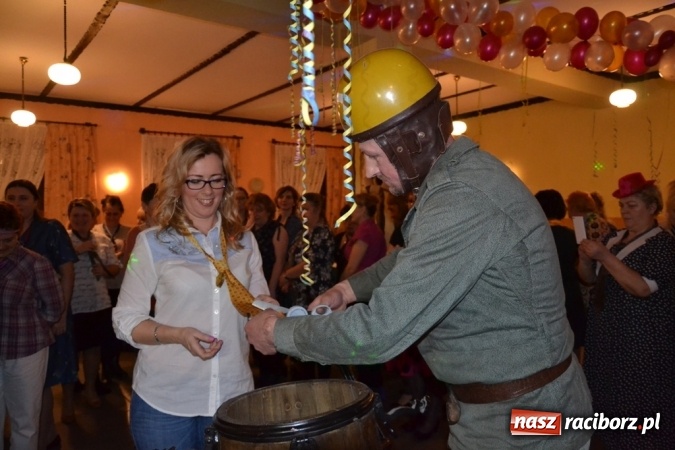 Zdjęcie w galerii na portalu naszraciborz.pl: Powrót do PRL-u, czyli Babski Comber w Jankowicach po raz VI  wiadomości z regionu