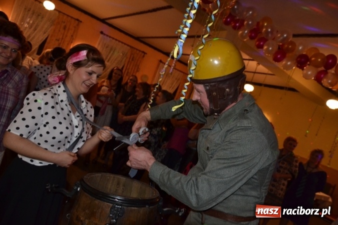 Zdjęcie w galerii na portalu naszraciborz.pl: Powrót do PRL-u, czyli Babski Comber w Jankowicach po raz VI  wiadomości z regionu