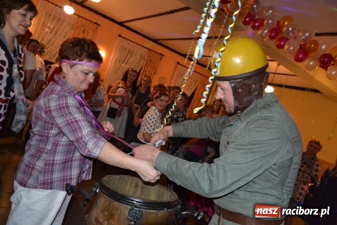 Zdjęcie w galerii na portalu naszraciborz.pl: Powrót do PRL-u, czyli Babski Comber w Jankowicach po raz VI  wiadomości z regionu